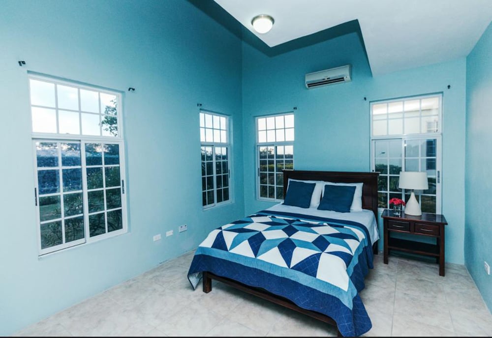 Family Apartment, 2 Bedrooms, Beach View, Beachfront photo 2