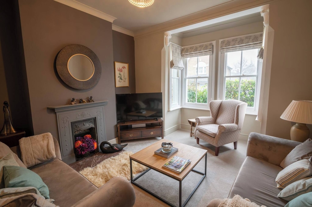 House, 3 Bedrooms, City View