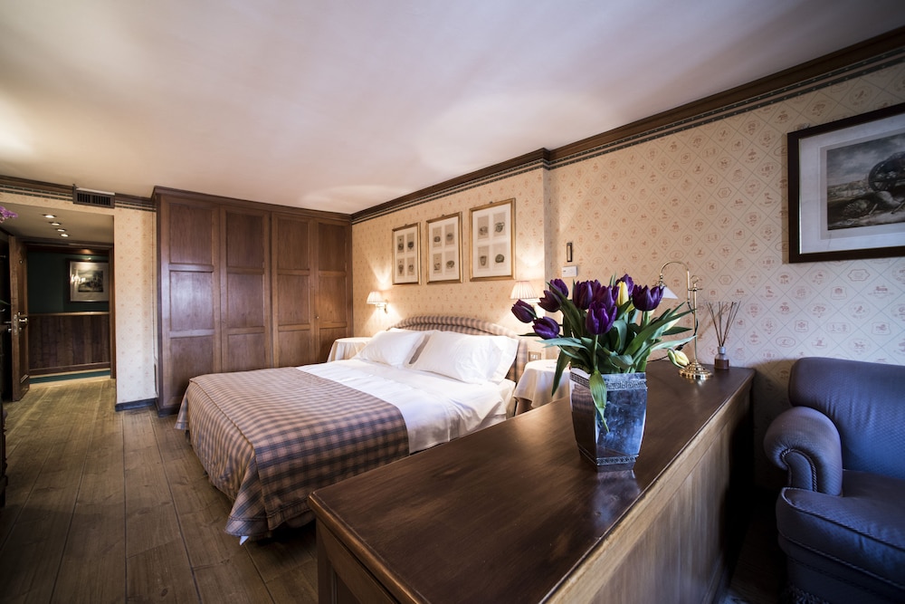 Superior Room, 1 King Bed photo 2