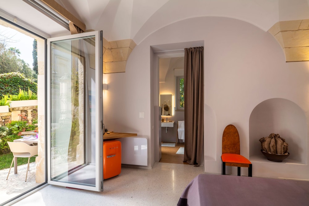 Deluxe Double Room, 1 King Bed, Sauna, Garden View photo 3