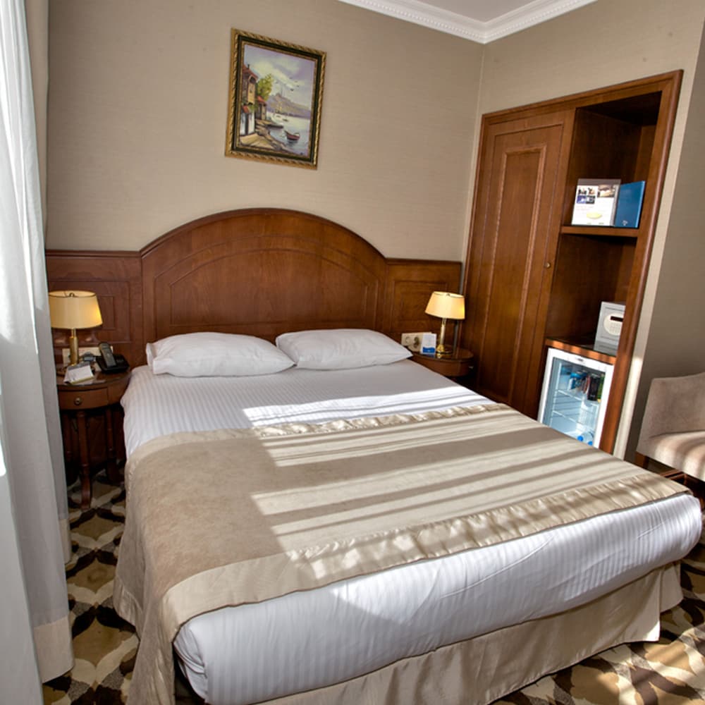 Classic Double Room, 1 King Bed photo 2
