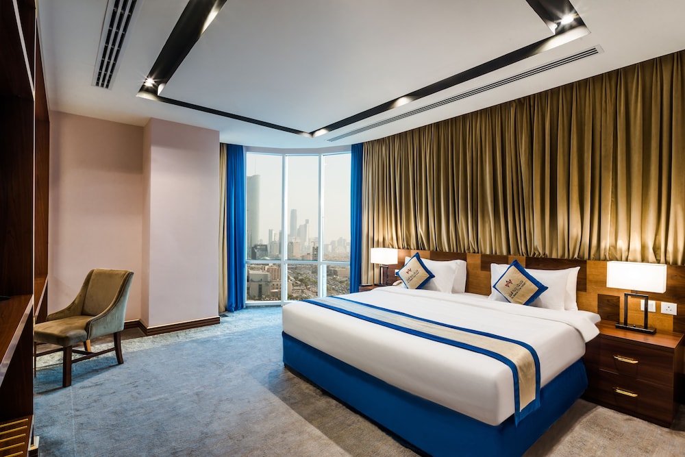 Deluxe king suite - Photo 13