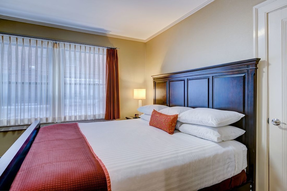 Deluxe Room, 1 King Bed - Photo 3