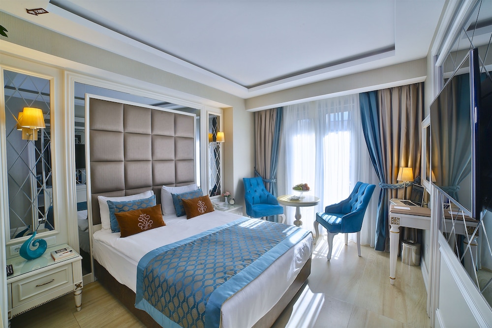 Standard Room with King Bed photo 3