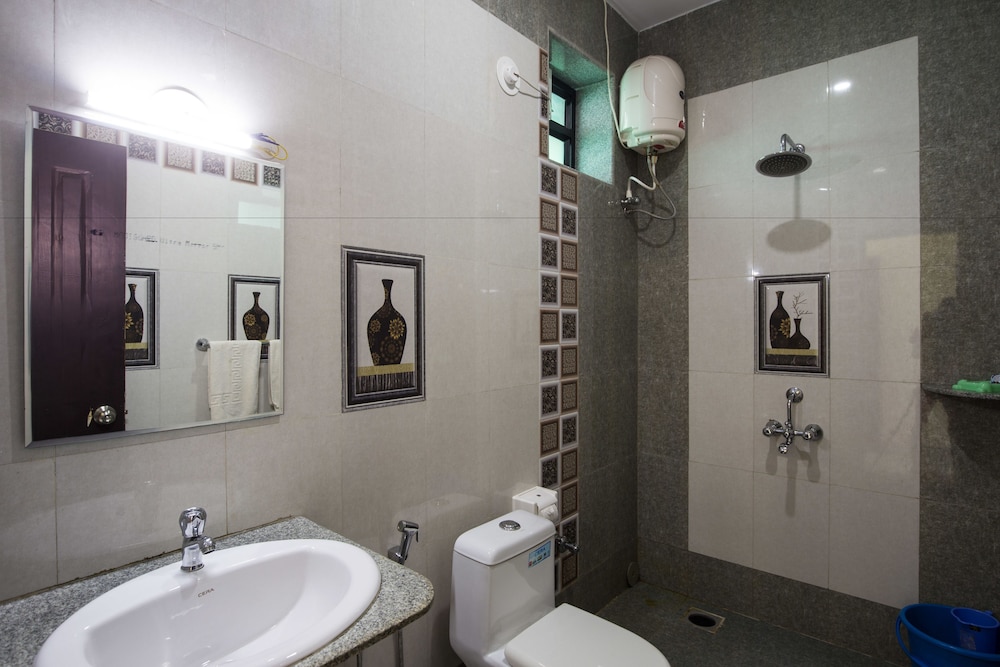 Deluxe Single Room, 1 Queen Bed, Garden View photo 3