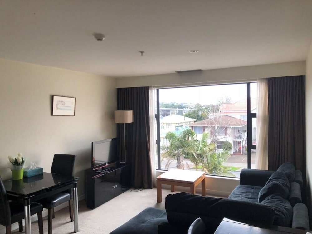 Two bedroom apartment with full kitchen