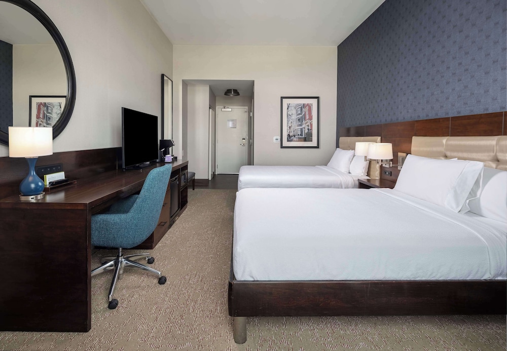 Room, 2 Queen Beds, Accessible, Bathtub photo 3