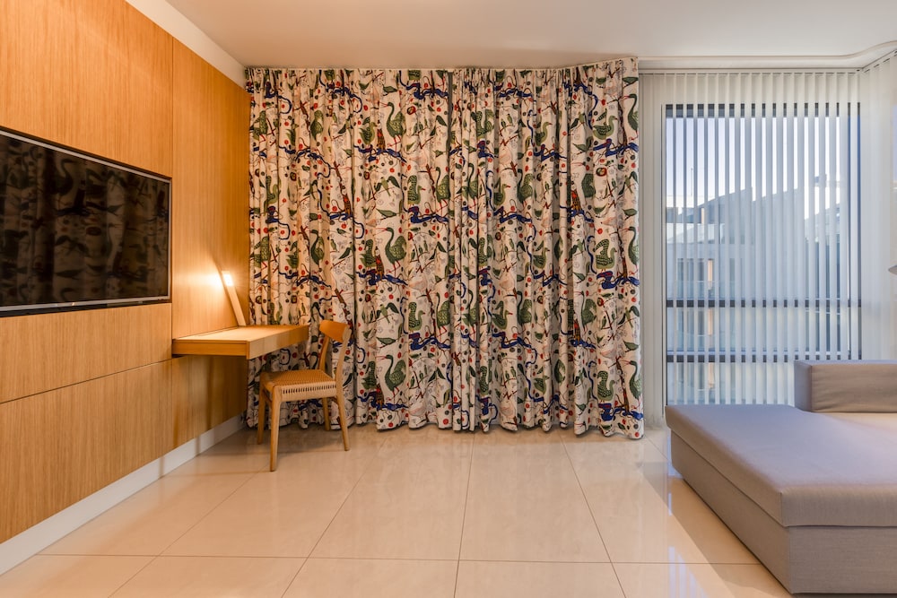 Penthouse, 3 Bedrooms, Balcony photo 3