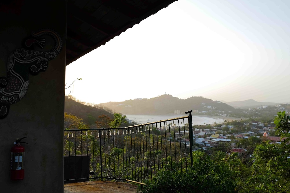Deluxe Cabin, Balcony, Bay View photo 1