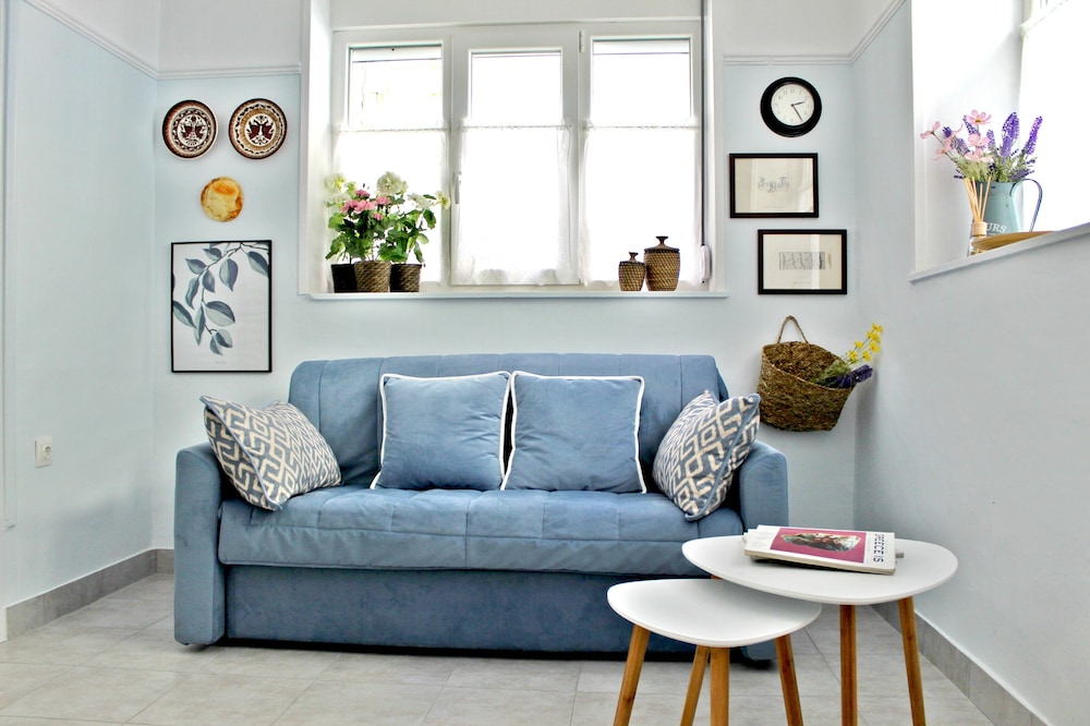 Traditional Studio Suite, City View, Corner