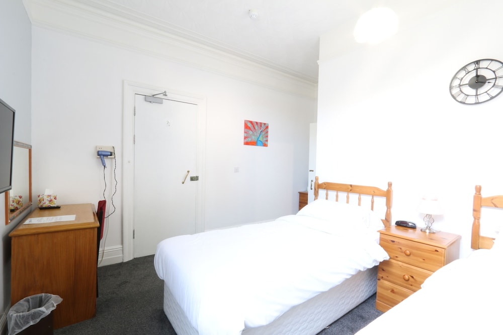 Twin Room, Ensuite (Ground Floor) photo 1