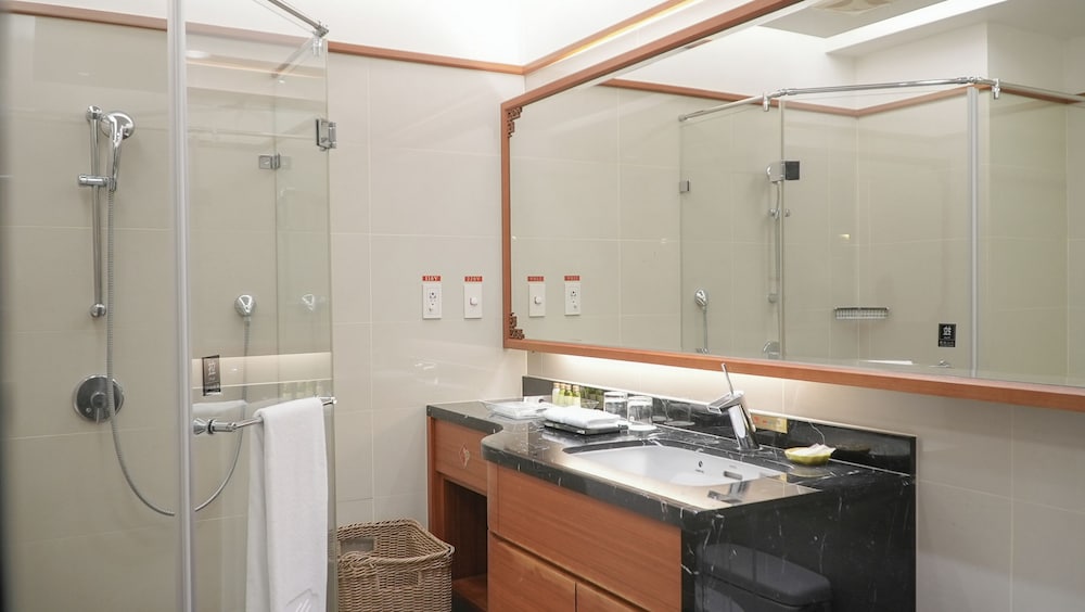 Corner Suite
