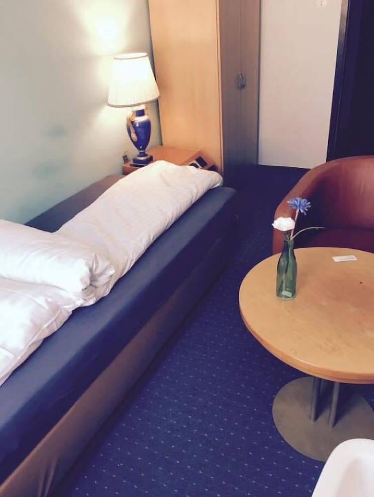 Economy Single Room, Shared Bathroom photo 1