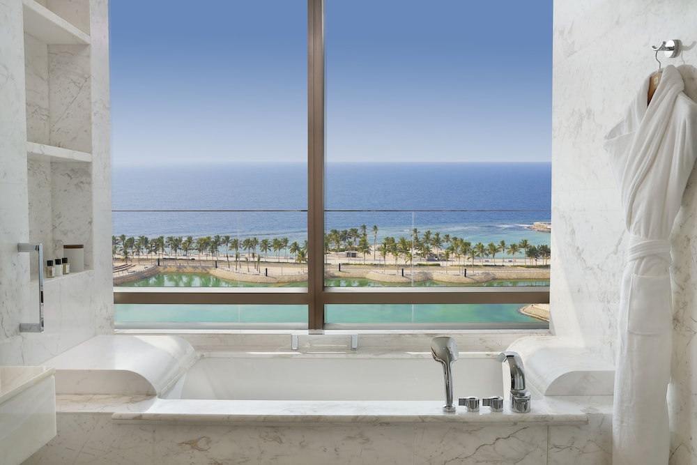 Horizon Suite Sea and City View King - Photo 3