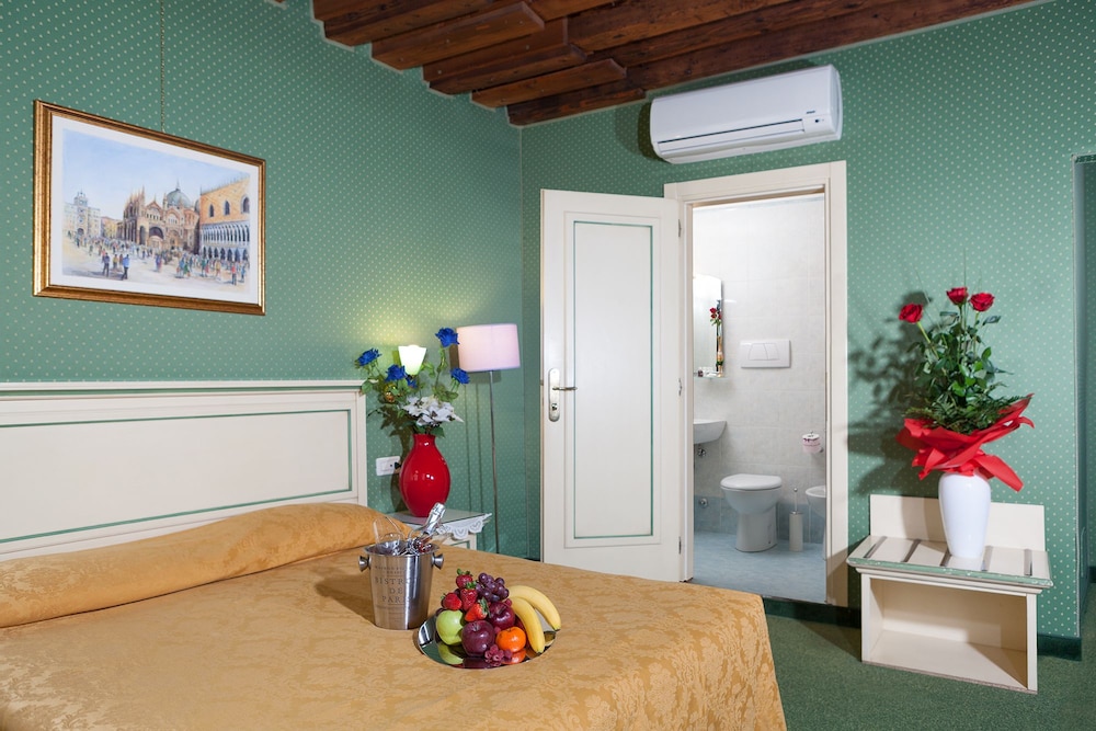 Double or Twin Room photo 1
