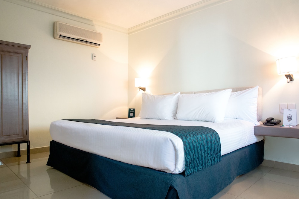 Standard Room, 1 King Bed