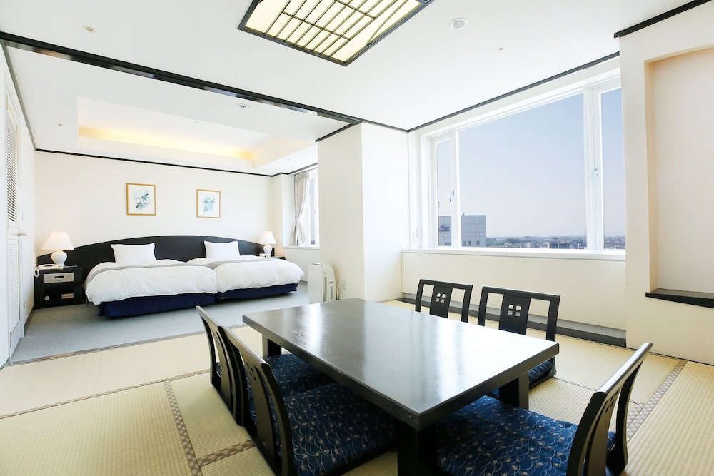 Twin Room with Tatami Area B Main Tower, Non Smoking photo 1