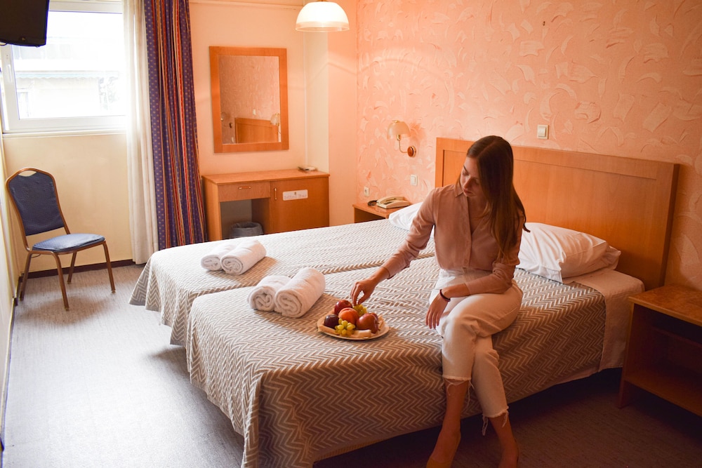 Economy Twin Room photo 1