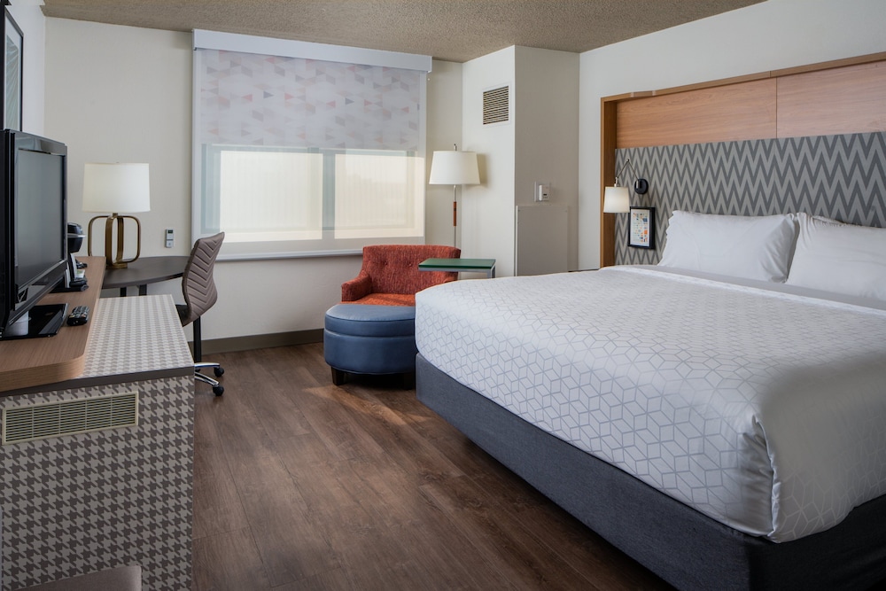 Standard Room, 1 King Bed (Club Floor) - Photo 3