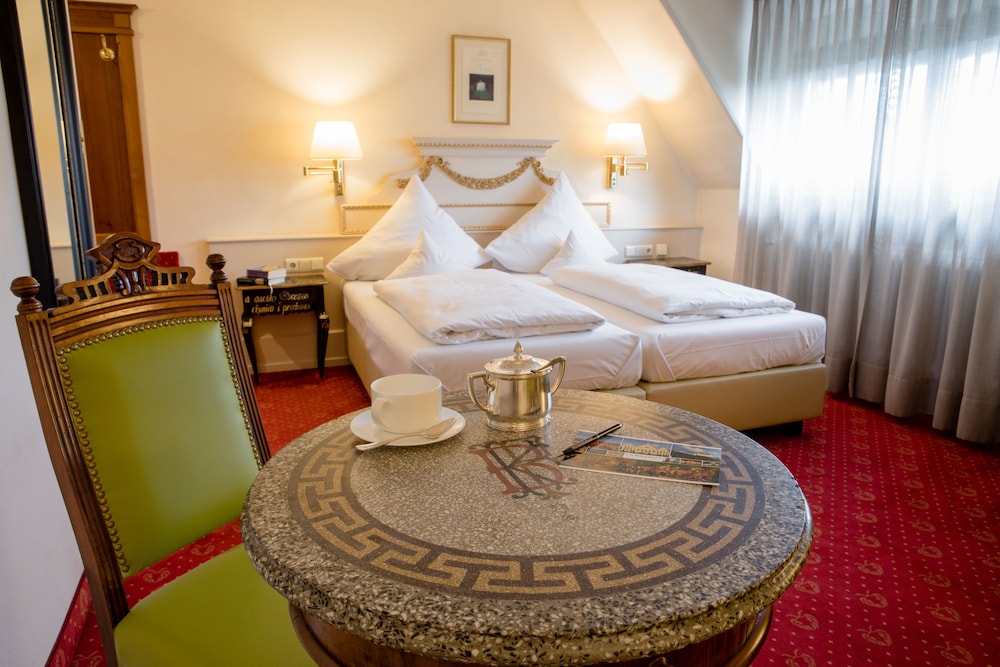 Standard Double Room - Photo 8