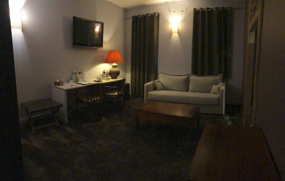 Disini Suite photo 2
