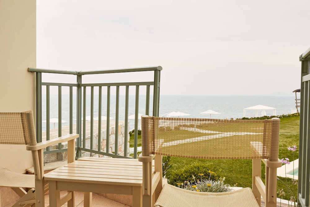 Double Room, Sea View (Sharing Pool - AD) - Photo 7