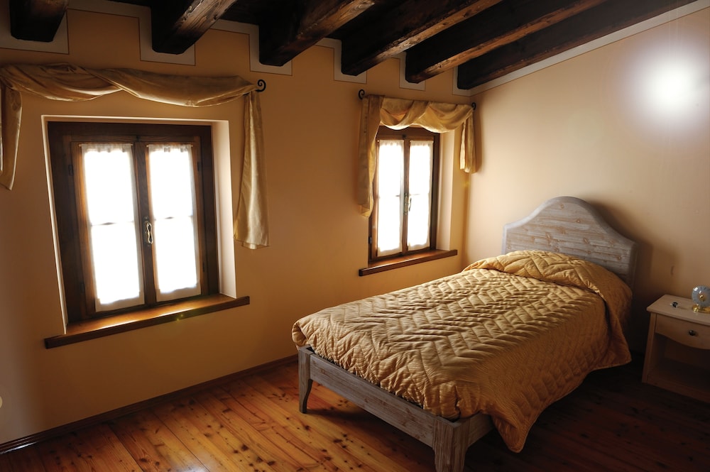 Classic Apartment, 2 Bedrooms photo 3