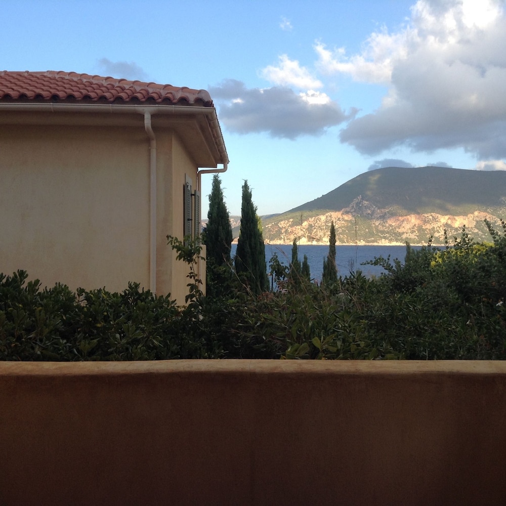 Executive Double Room, Partial Sea View - Photo 8