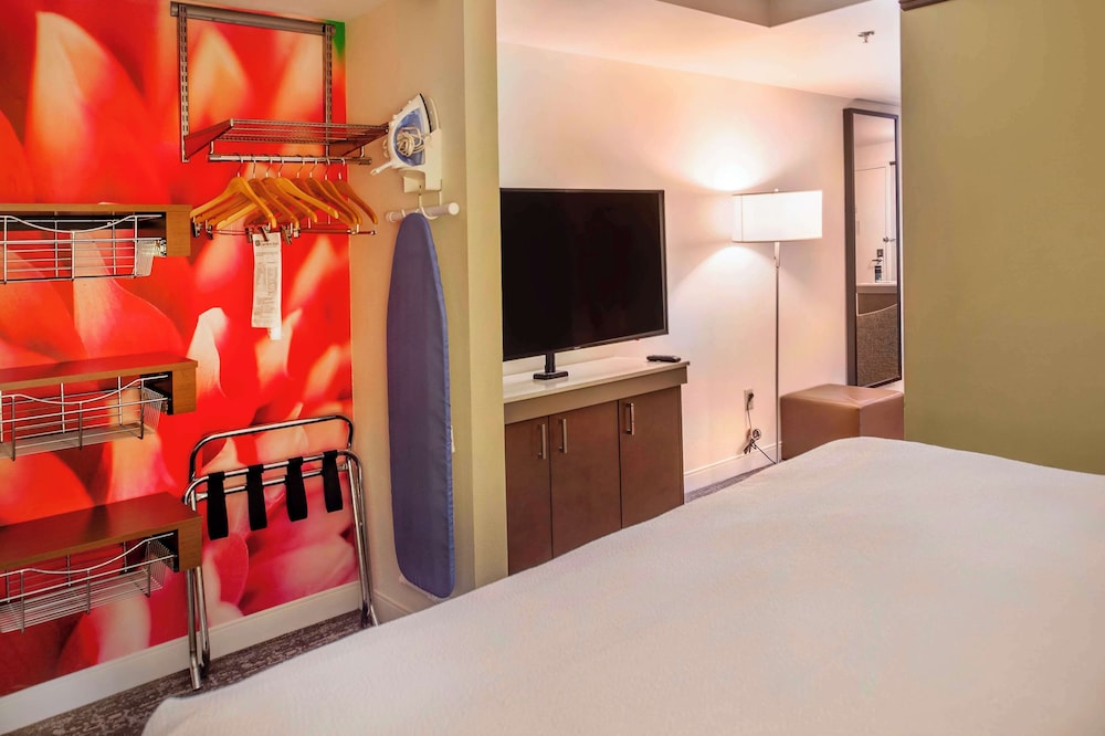 Junior Suite, One King Bed, Non-Smoking - Photo 4