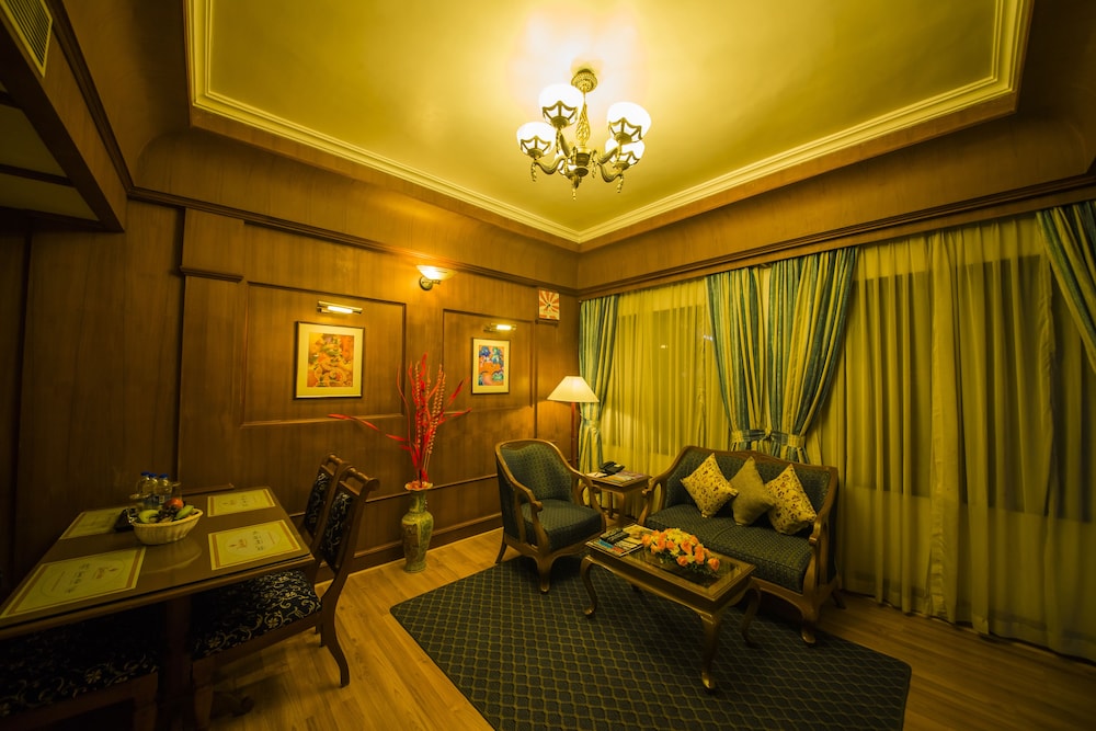 Suite, 1 King Bed photo 2