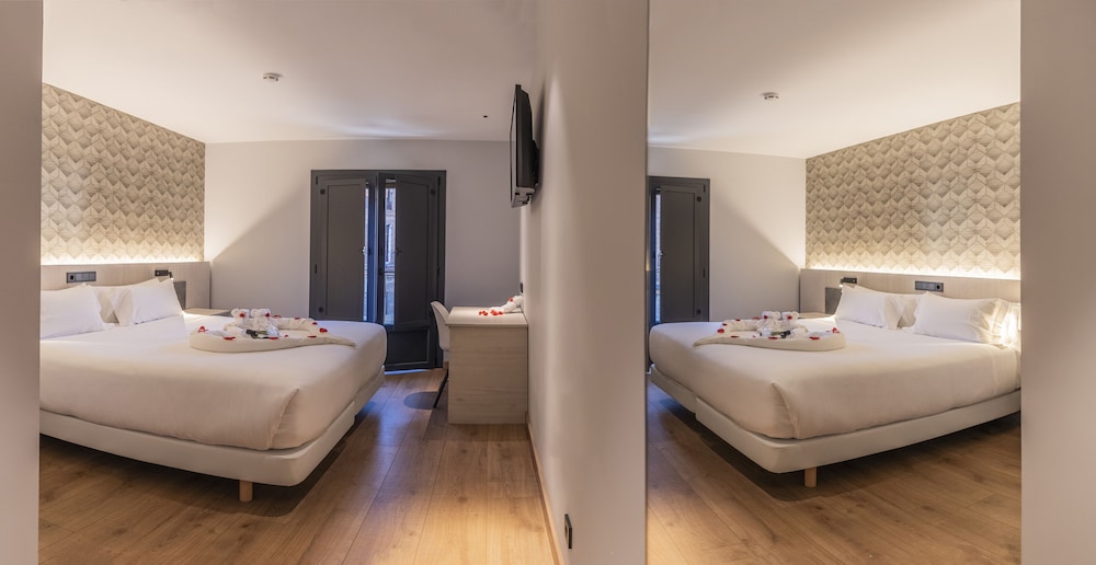 Superior Double or Twin Room (NERU Balcón) - Photo 11