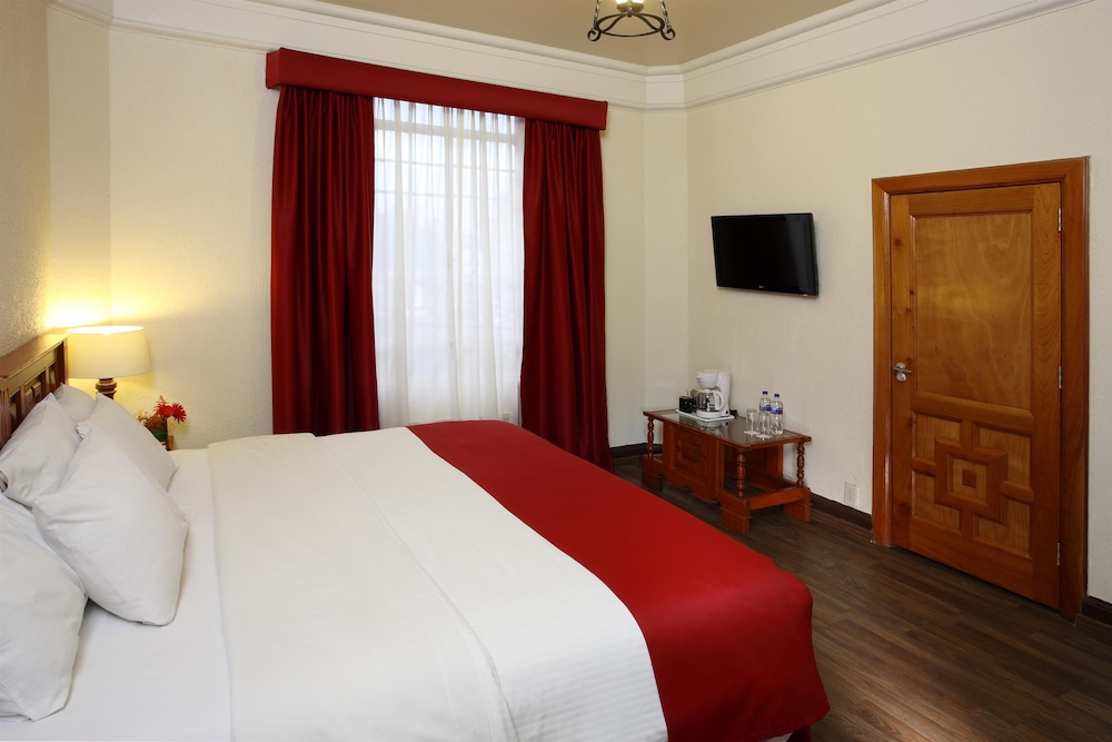 Suite, 1 King Bed, Non Smoking - Photo 3