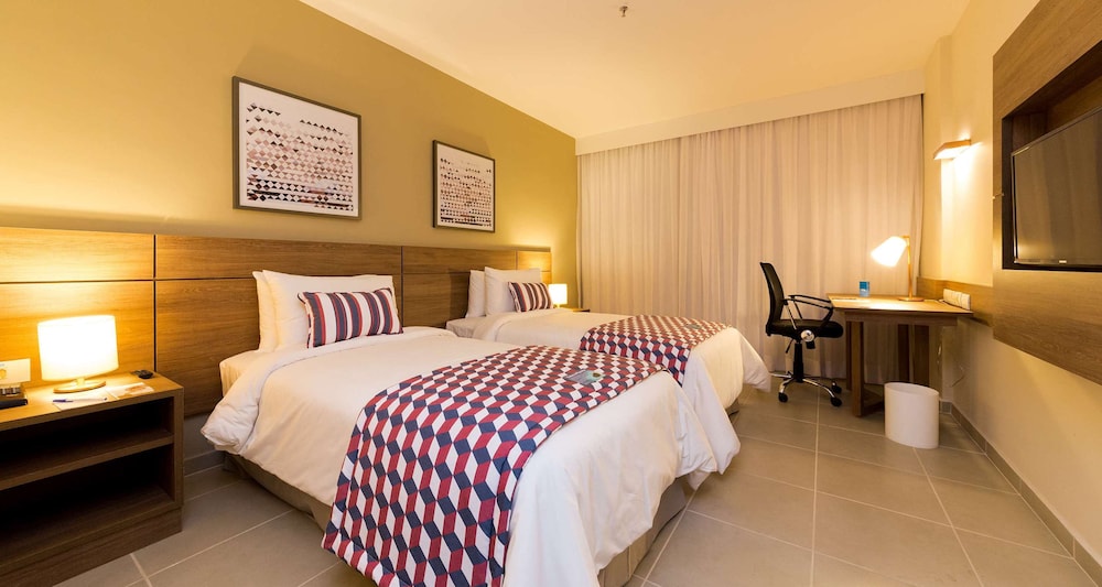 Standard Room, 1 Queen Bed photo 2