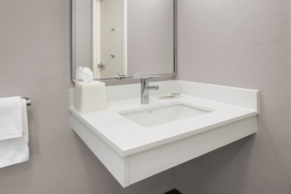 Suite, 2 Double Beds - Photo 7