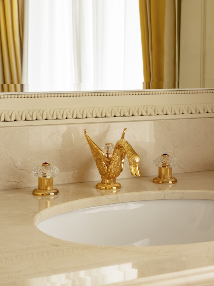 Deluxe Junior Suite photo 2