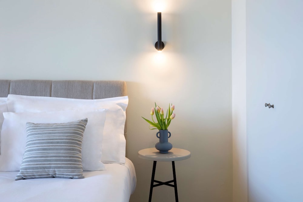 Deluxe Room - Photo 1