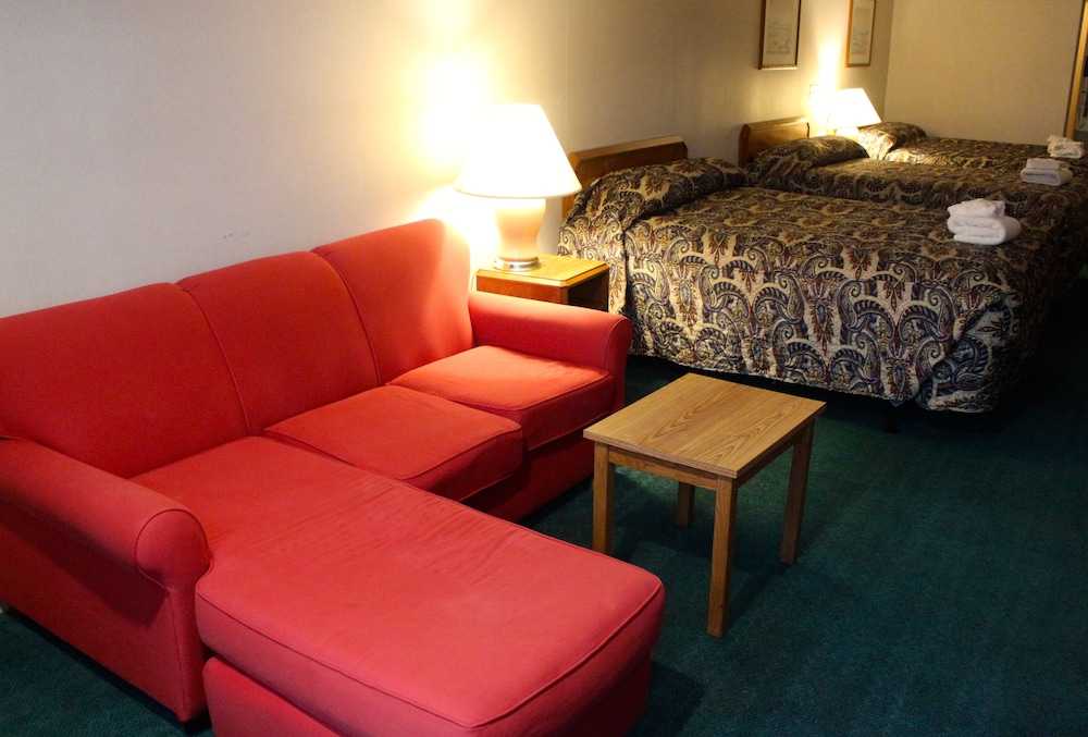 Family Room - Not Wheelchair Accessible - Photo 1