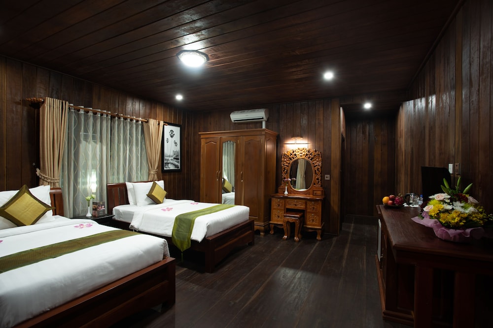 Wooden Twin Bed Villa-Free Airport Pick up