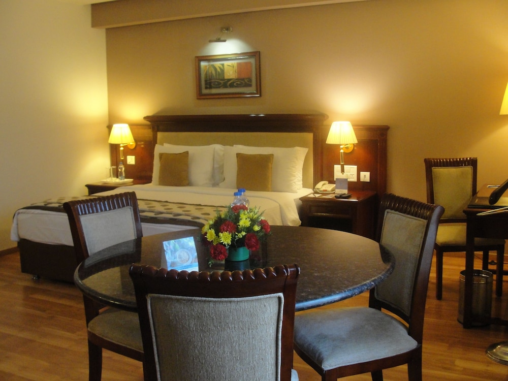 Suite, 1 King Bed (Junior Suite) Suite, 1 King Bed (Junior Suite)
