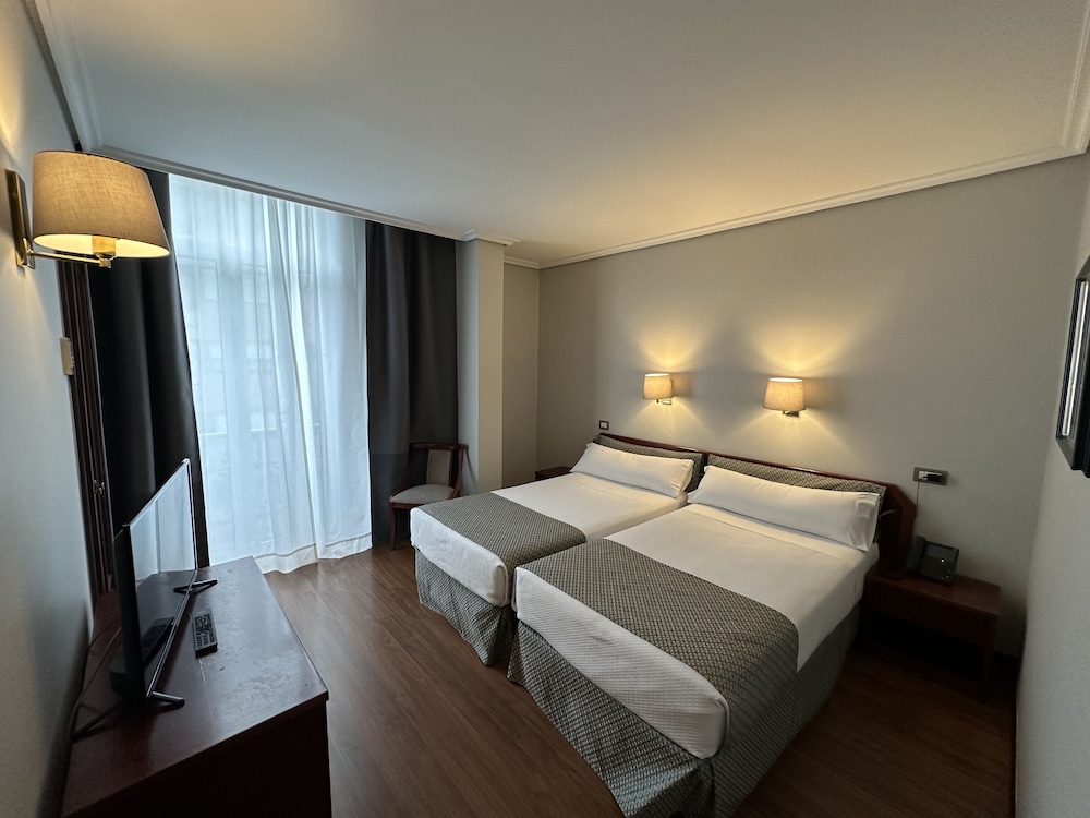 Standard Double Room Single Use - Photo 6