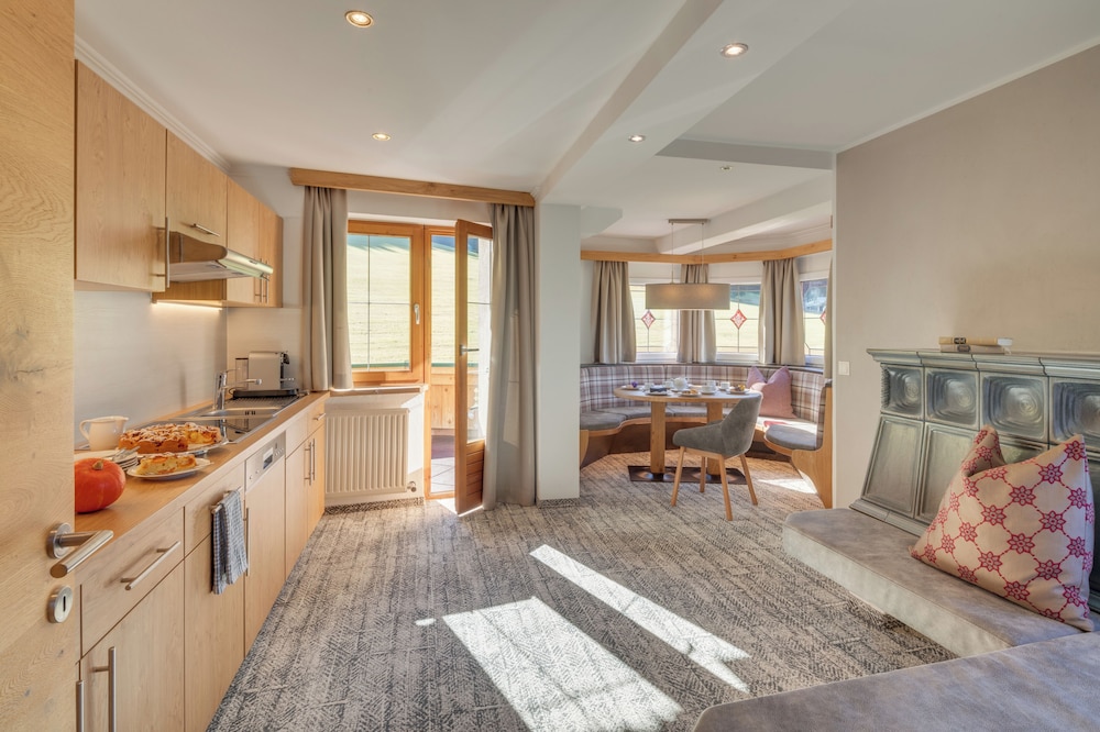 Family Apartment, 2 Bedrooms, Balcony, Mountain View (Schatzberg) photo 1
