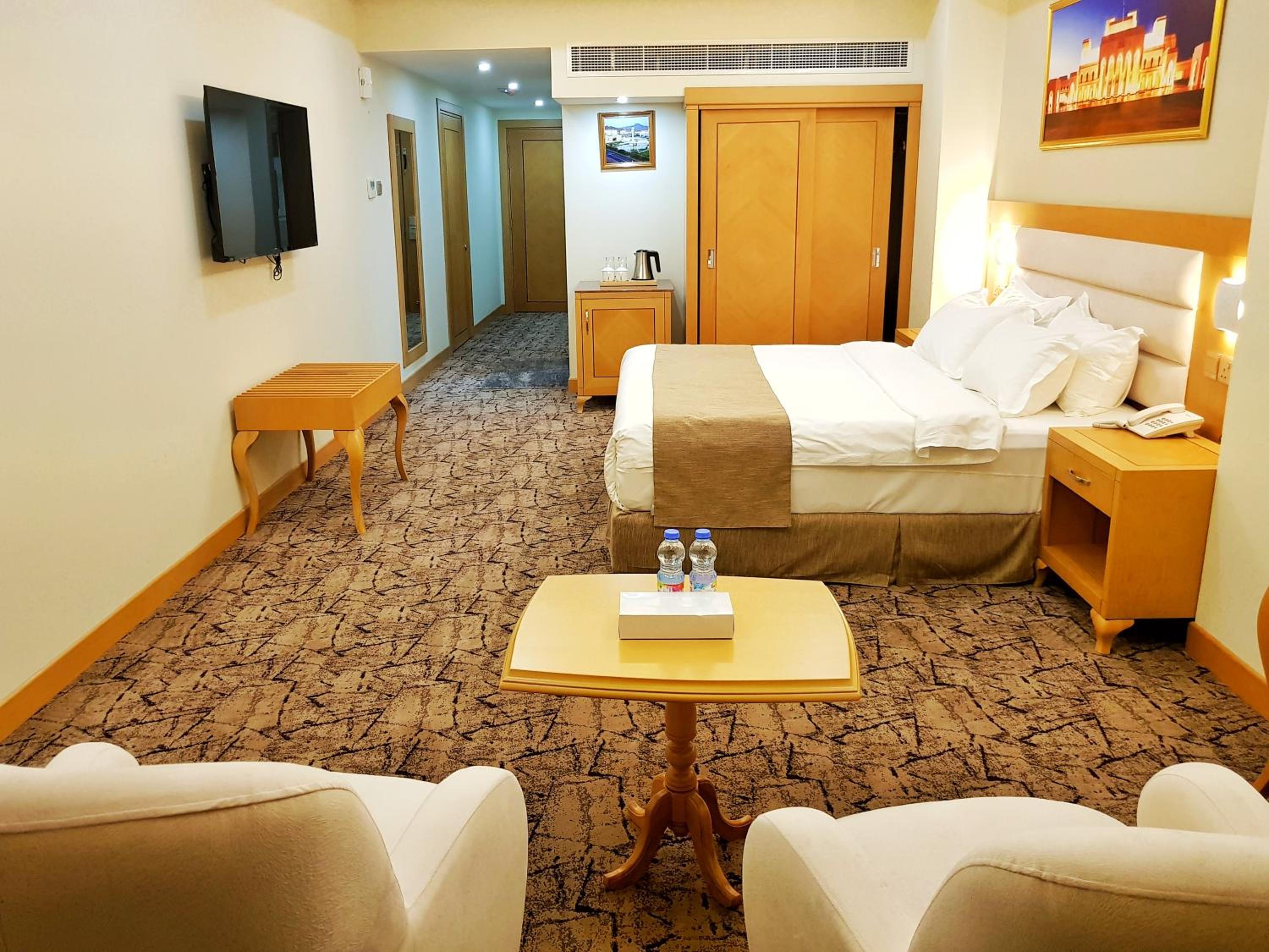 Standard King Room - Photo 5