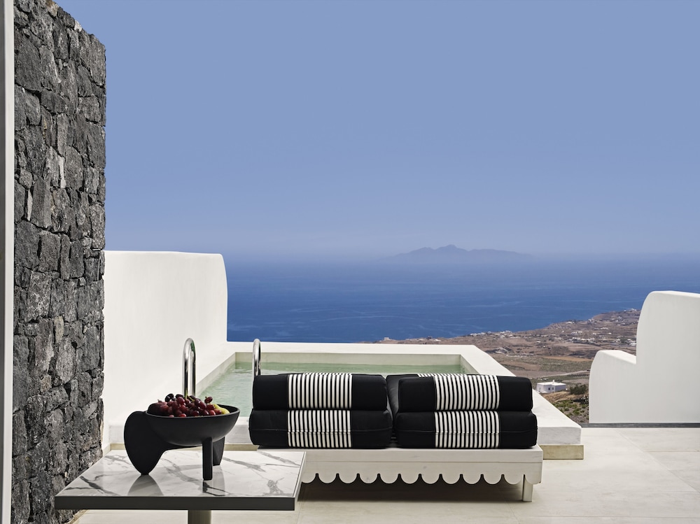 King Suite with Sea View and Heated Plunge Pool - Photo 21