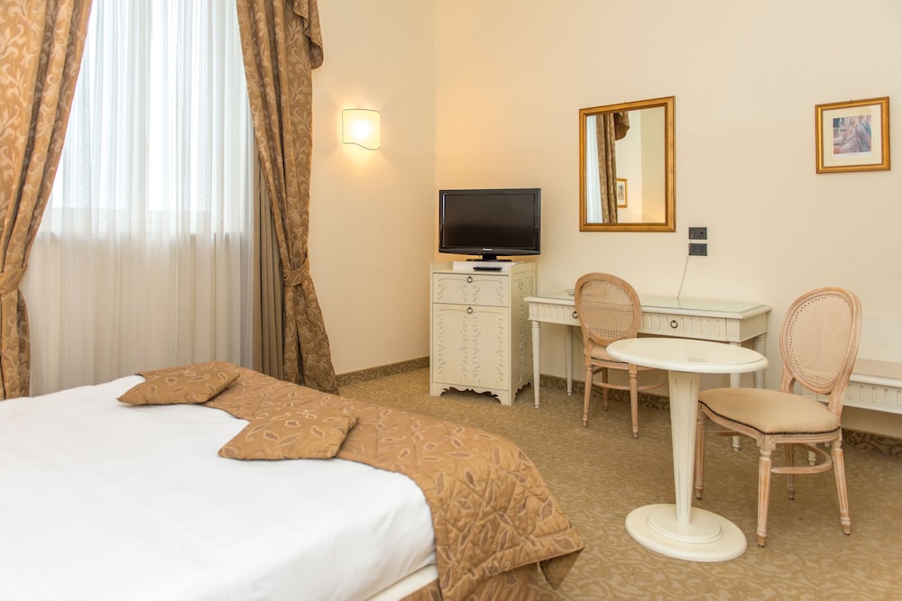 Classic Double Room Single Use, Courtyard View - Photo 1