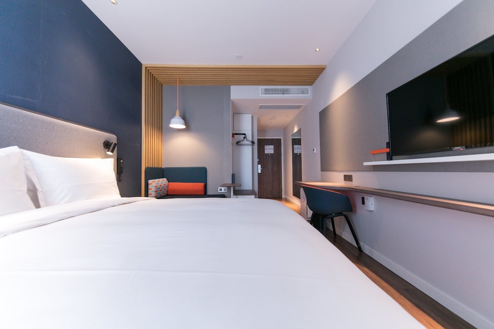 Standard Room, 1 Queen Bed