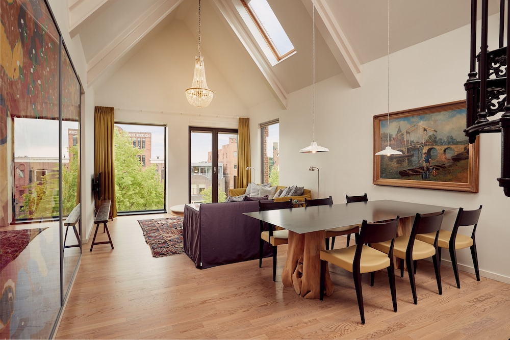 Premium Penthouse, Multiple Beds, Canal View photo 3