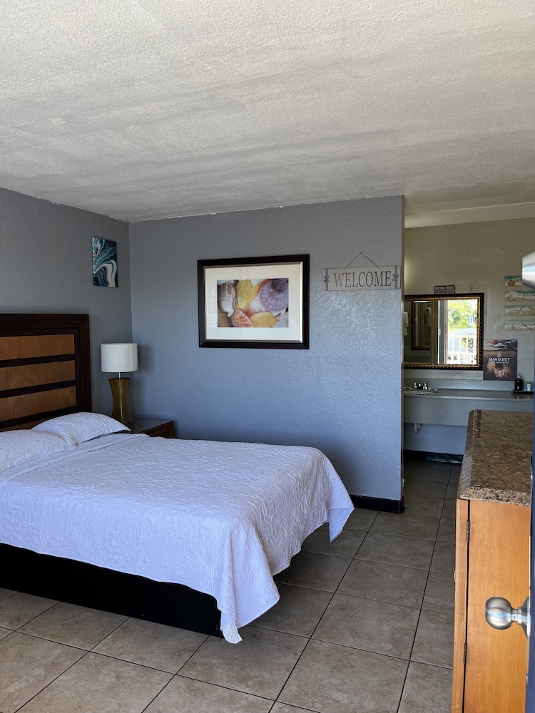 Standard Room, 1 Queen Bed, Non Smoking photo 2