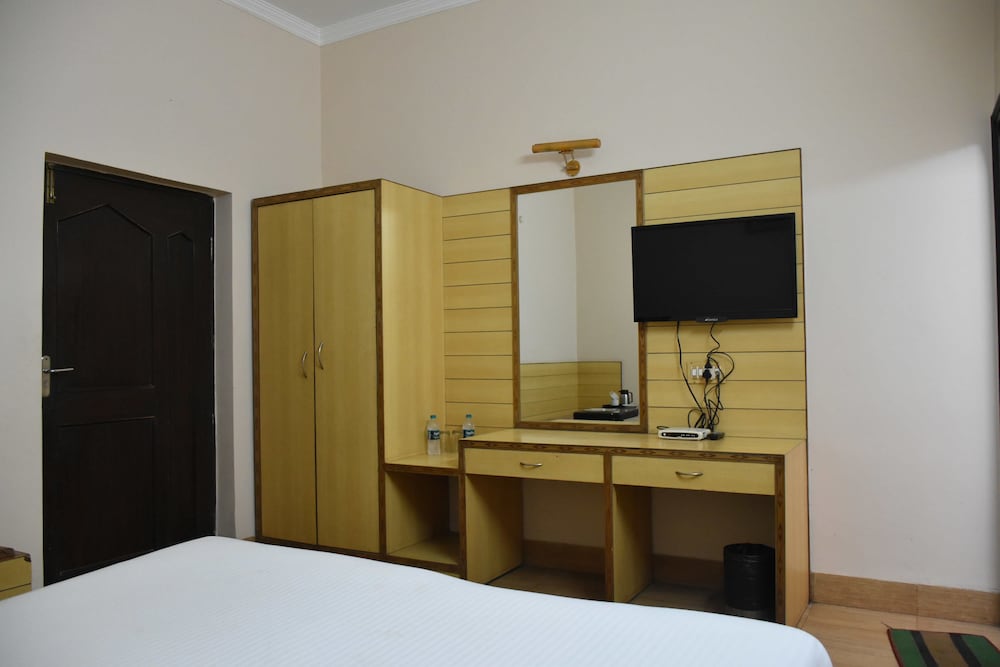 Executive Room - Photo 8