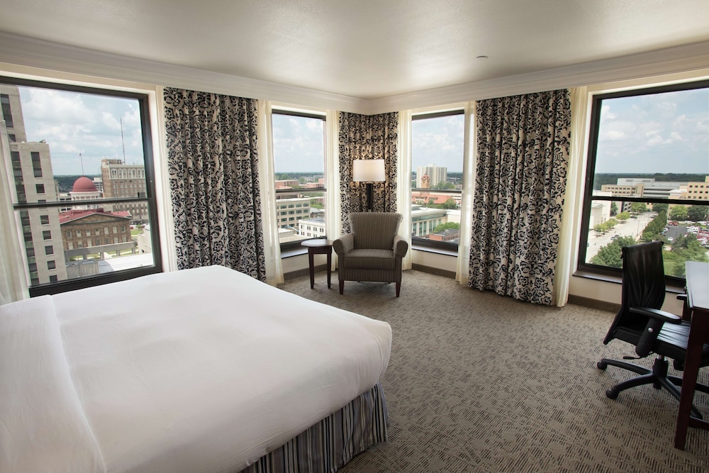 Room, 1 King Bed, City View, Corner - Photo 3