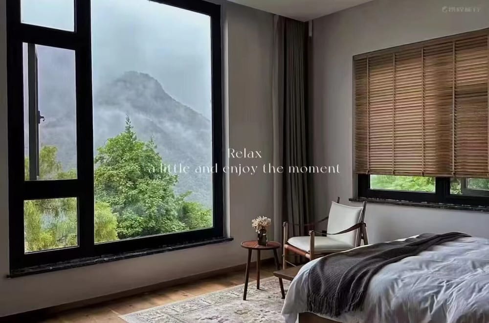 Deluxe Room, Hill View photo 1
